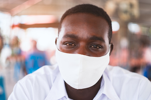 Man wearing face mask to protect from COVID-19